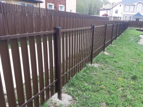 Забор из евроштакетника с утрамбовкой щебнем 70 метров фото в Чкаловске