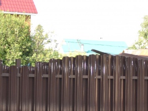 Забор из евроштакетника на ленточном фундаменте 10 метров фото в Чкаловске