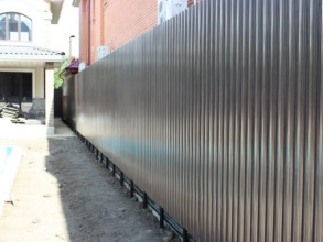 Забор из евроштакетника на ленточном фундаменте 57 метров фото в Чкаловске